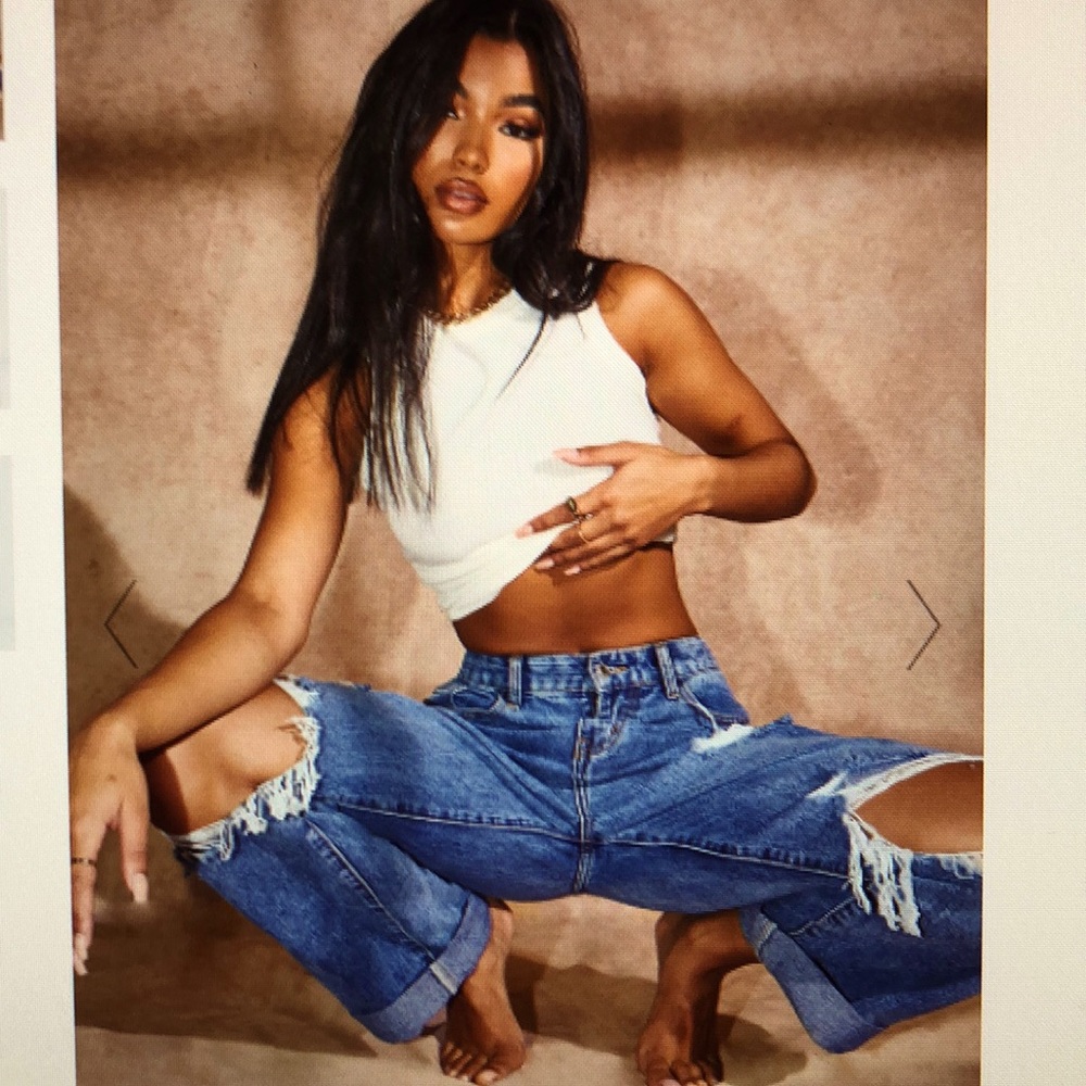 🆕👖Mid Blue Wash Open Knee Boyfriend  Jeans.Size4